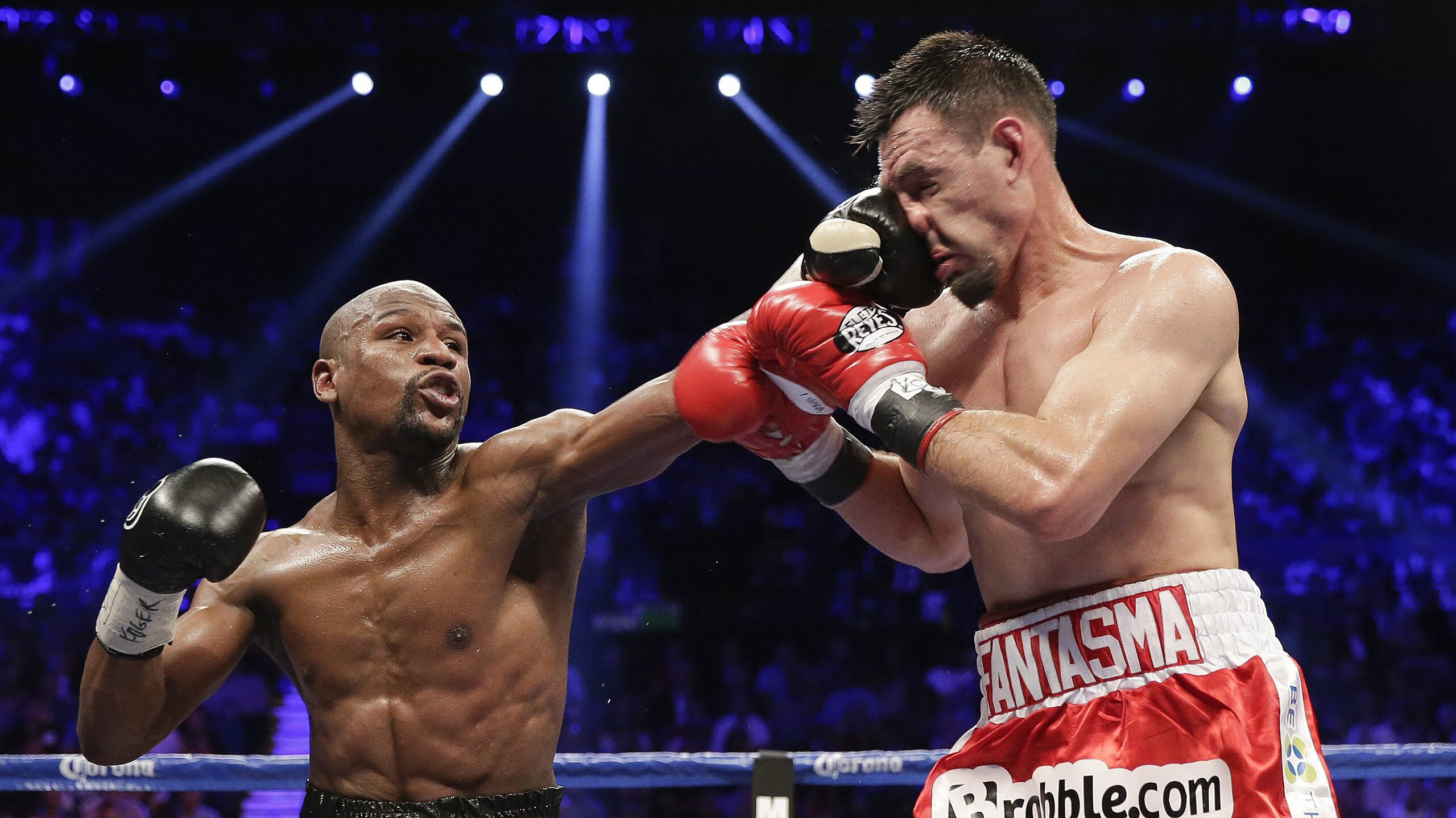 世界杯巅峰对决，阿根廷力克法国三度捧杯 梅西终圆梦